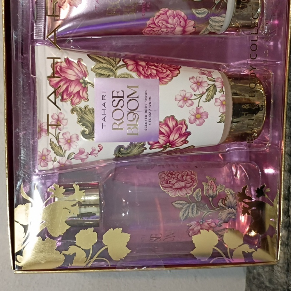 Tahari, NIB, Rose Bloom, Bath & Body Collection, 4 PIECE SET - Picture 3 of 8